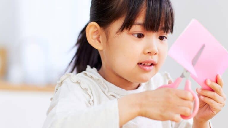 fine motor milestones cutting scissors